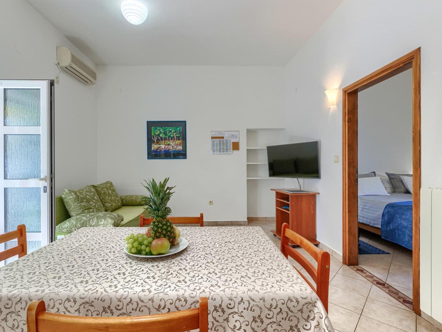 Nino With Shared Pool Guest house