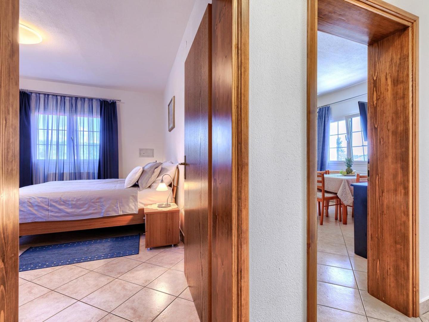 Nino With Shared Pool Guest house *