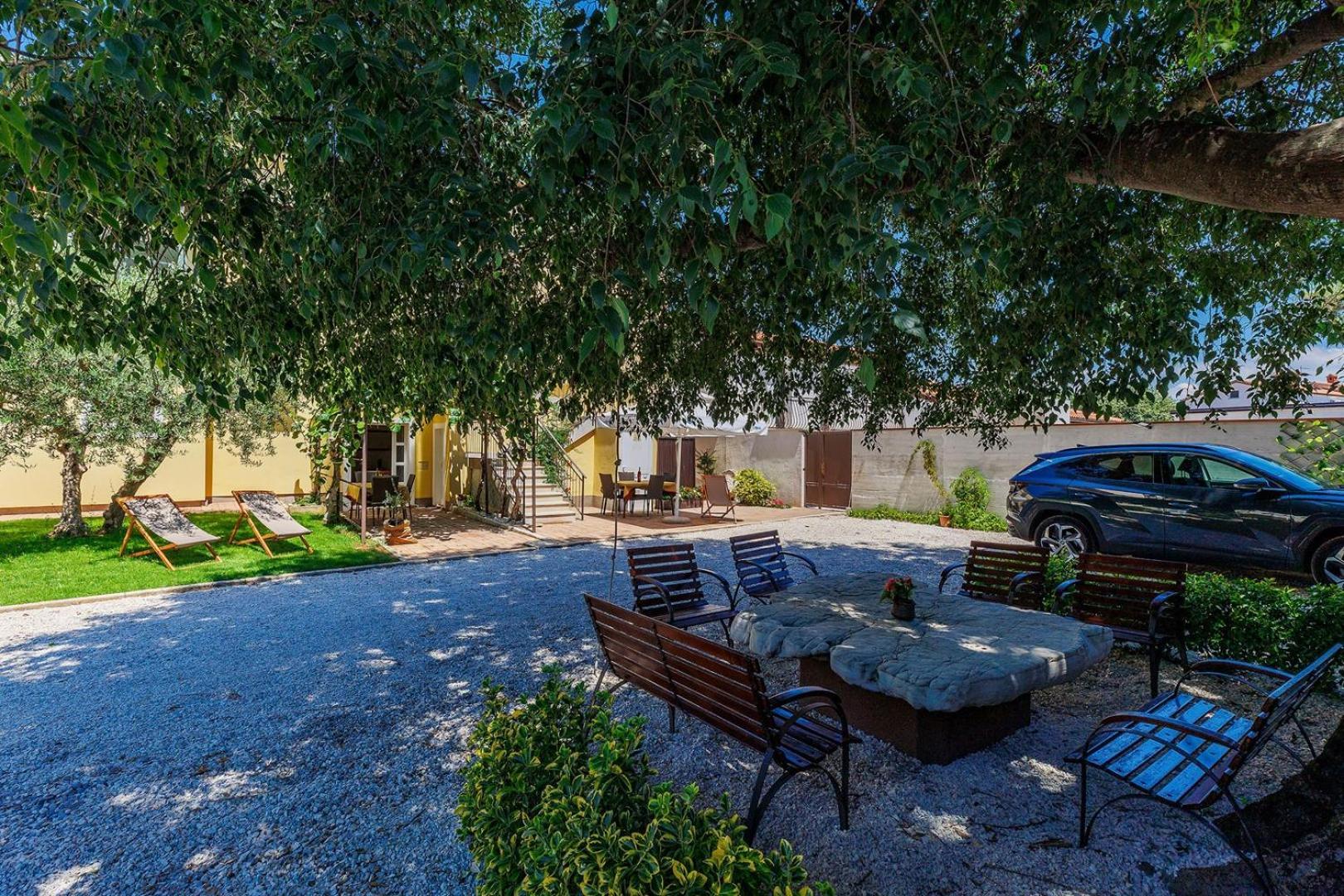 Nino With Shared Pool Guest house