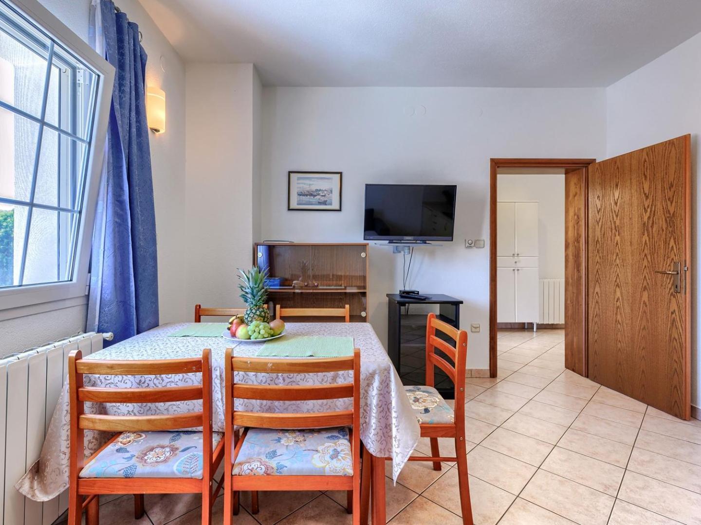 Nino With Shared Pool Guest house *