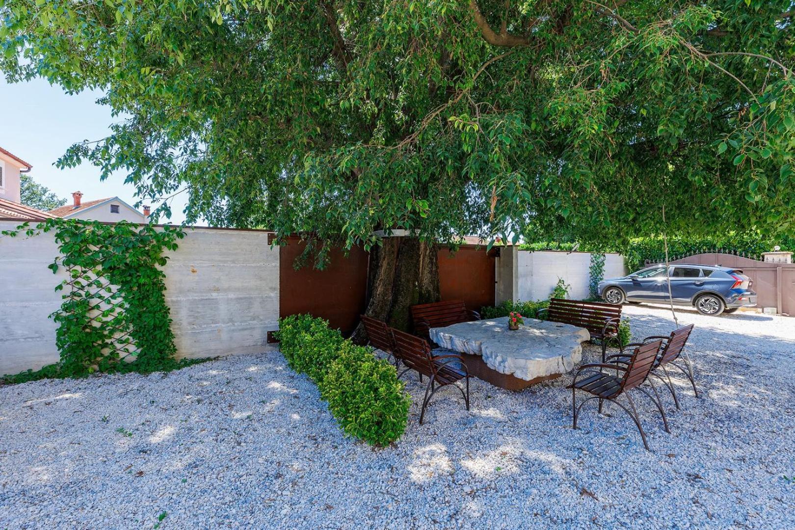 Nino With Shared Pool Guest house