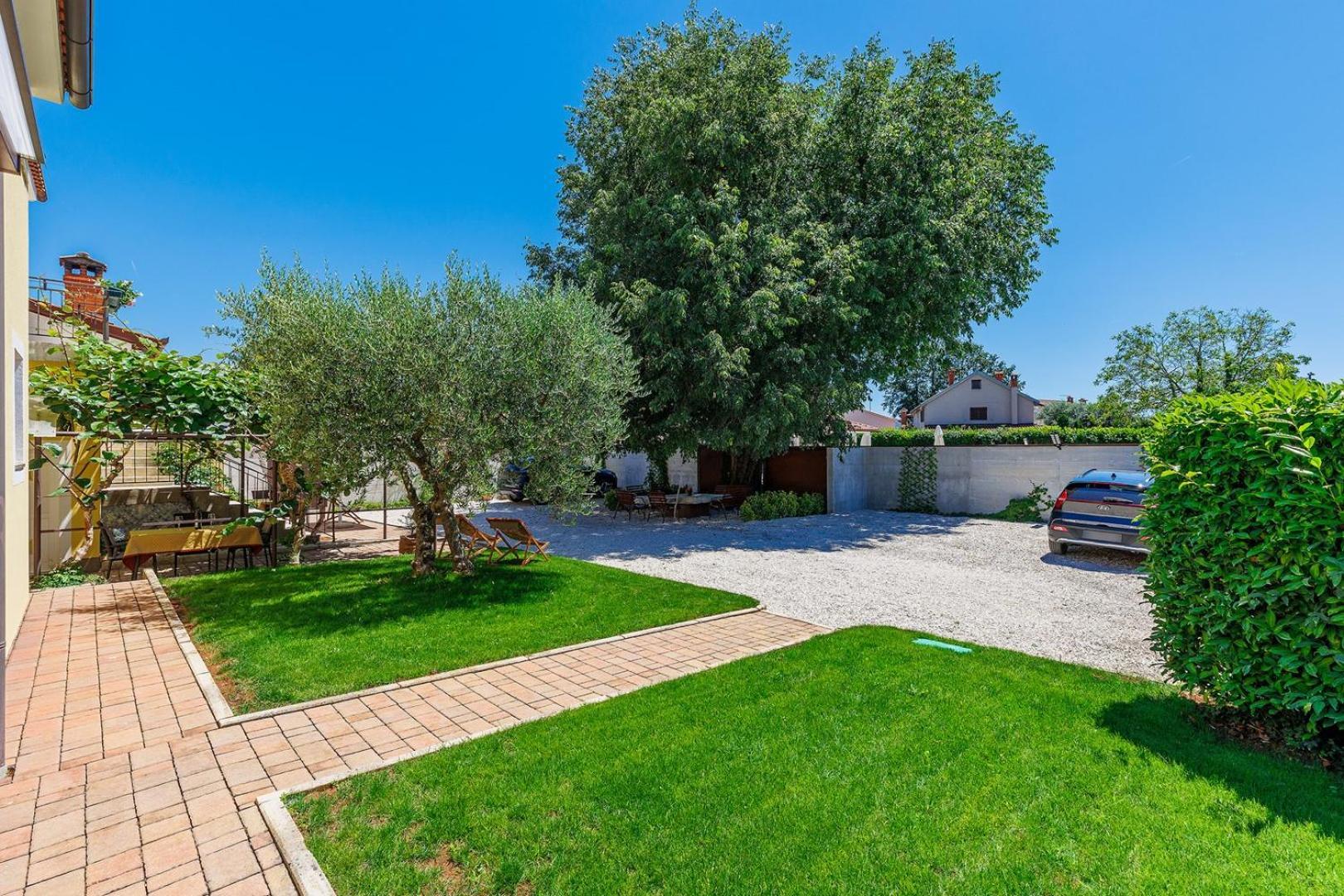 Nino With Shared Pool Guest house Porec