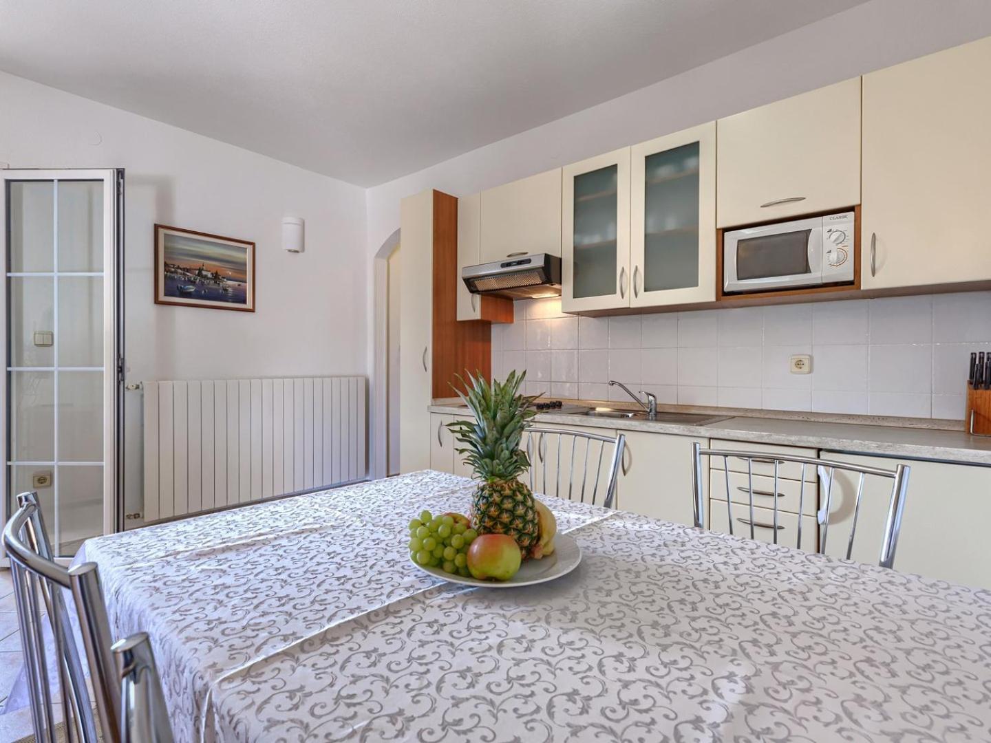 Nino With Shared Pool Guest house